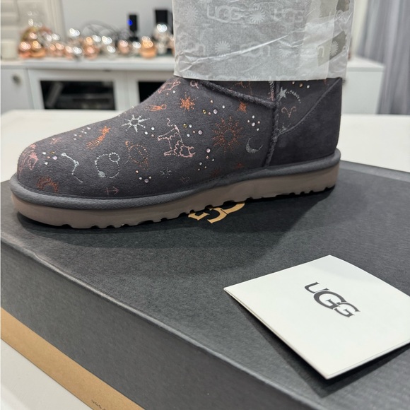 UGG Gray Starry Night Boots - Picture 3 of 7